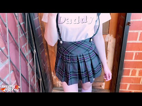 ❤️ 女學生深深地吸吮她的雞巴並亂搞而不是上課。 ❤️ 色情 在我們 ☑